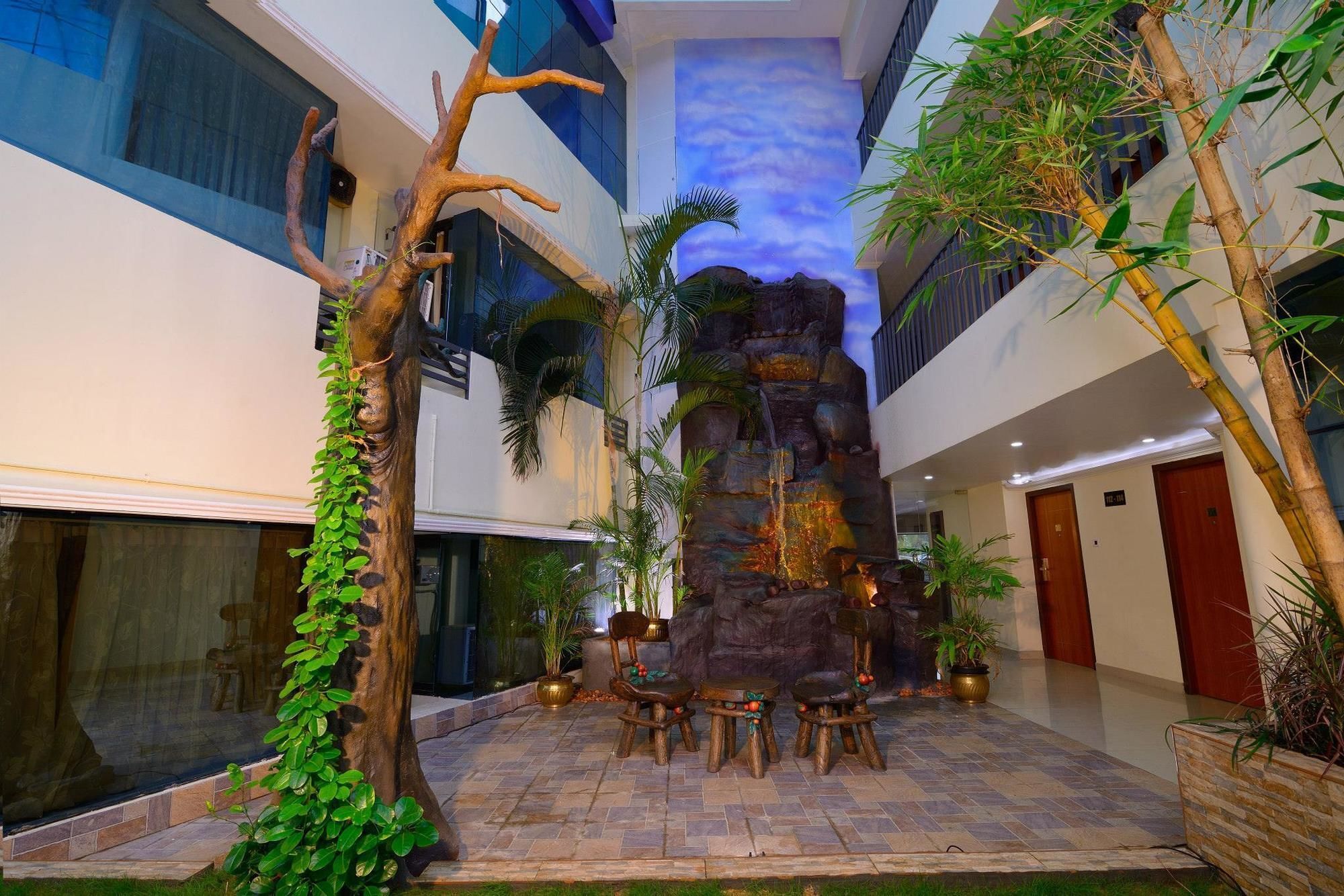 Hotel Sps Kings Way Thiruvananthapuram Esterno foto